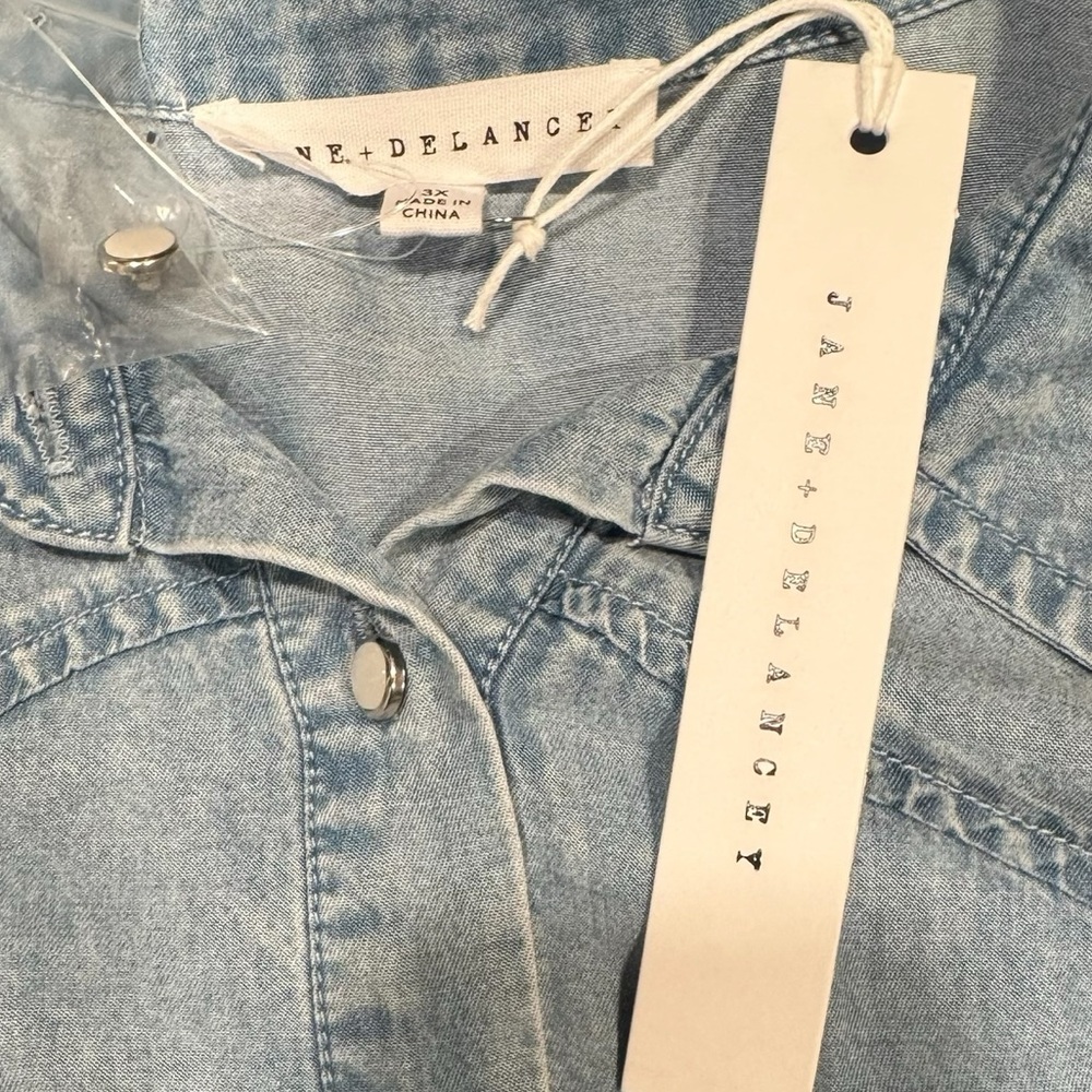 JANE & DELANCEY Denim Jean Light Blue Wash High Low Blouse Front Pockets NWT 3X - Picture 9 of 11